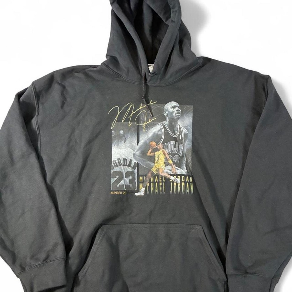 NWOT Michael Jordan retro style pullover drawstring hoodie. Men's size XL